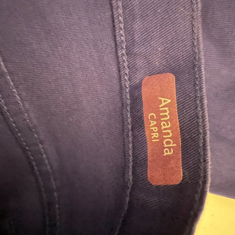 Gloria Vanderbilt Amanda Capri Jeans Blue Pants Cuffed Size 14 - Picture 9 of 10